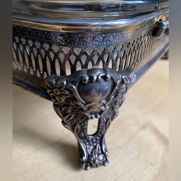 Antique silver plated casserole dish with lid - Picture 4 of 5